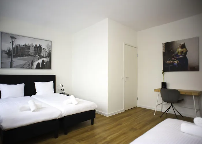 I Амстердам