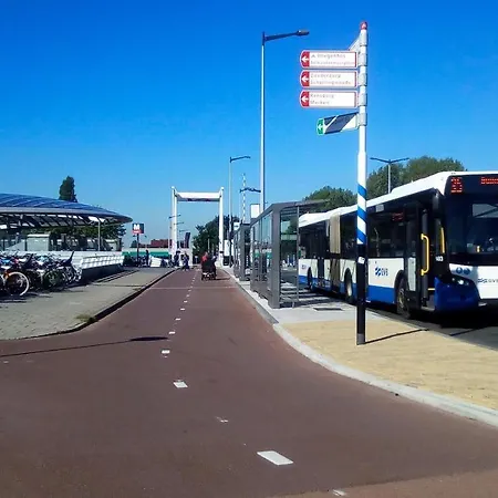 I Амстердам